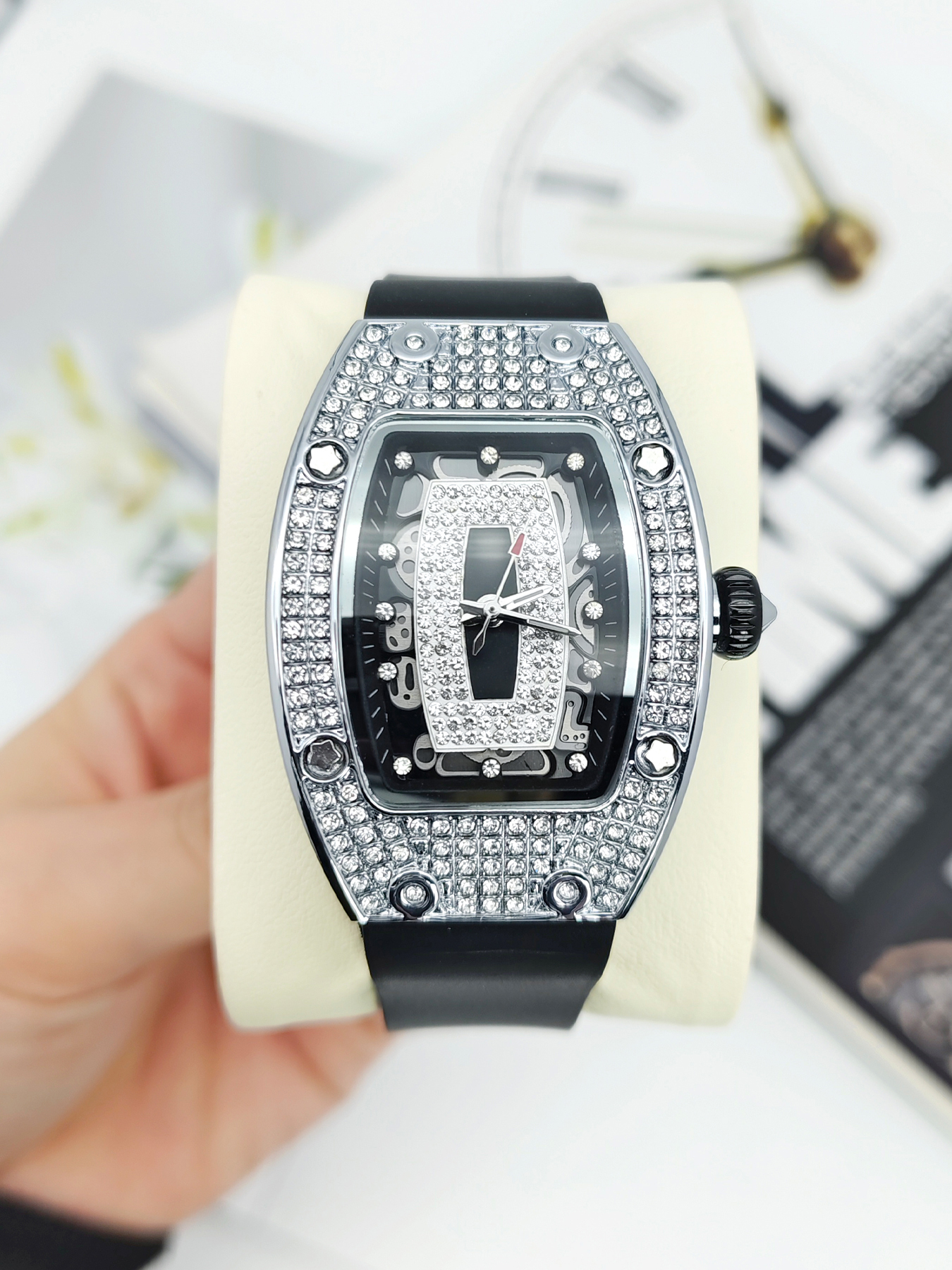 Trendy Full Diamond Women's Qu - Luxury Watch It recension och pris